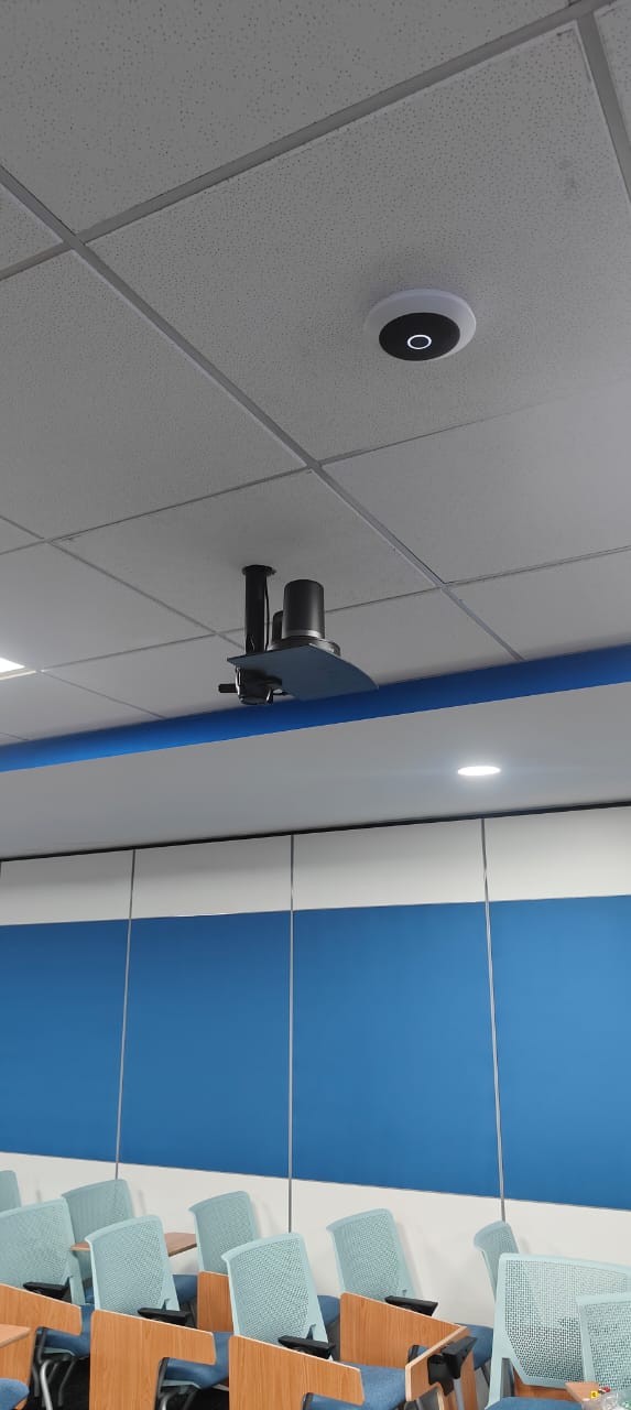 Logitech Rally Plus mic pods boardroom